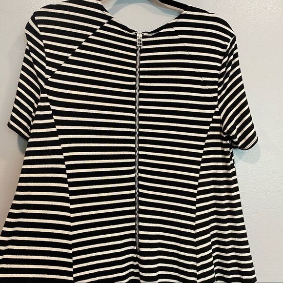 Abercrombie & Fitch Black & White Striped Swing Dress Medium Loose Fit Casual - Picture 4 of 7